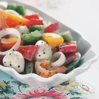 Sytý salát z paprik a mozzarelly