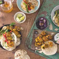 Tacos s kuřecími špízky a grilovanou zeleninou