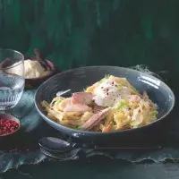  Tagliatelle s fenyklem, uzeným pstruhem a zakysanou smetanou