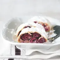 Tažený závin s višněmi Tažený závin s višněmi