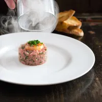 Lehce zauzený telecí tartar Lehce zauzený telecí tartar