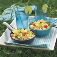 Těstovinový salát se zeleninou a tuňákem