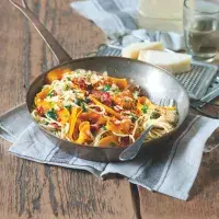 Těstoviny s máslovou dýní a česnekovou strouhankou