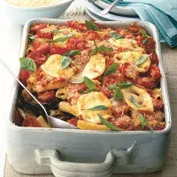 Těstoviny s pečenými rajčaty, lilkem a mozzarellou Těstoviny s pečenými rajčaty, lilkem a mozzarellou