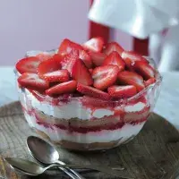 Jahodové tiramisu bez vajec