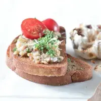 Topinka s pečeným česnekem Topinka s pečeným česnekem