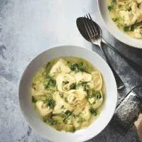Tortellini ve vývaru s pórkem Tortellini ve vývaru s pórkem