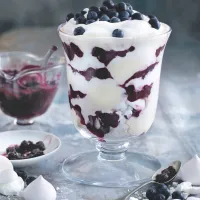 Borůvkový trifle s pusinkami Borůvkový trifle s pusinkami