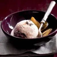 Tvarohová zmrzlina s povidly či švestkami