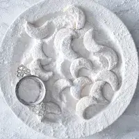 Vykrajované vanilkové rohlíčky