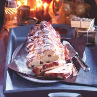 Vánočka s rozinkami a mandlemi