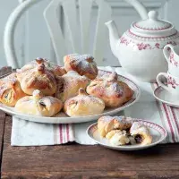 Vázané koláče s tvarohem a povidly