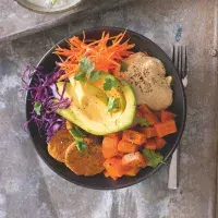 Vegetariánská miska s falafelem