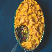 Vegetariánský pastýřský koláč s batátovou kaší Vegetariánský pastýřský koláč s batátovou kaší