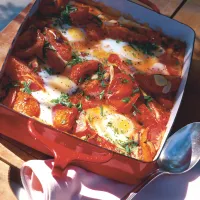 Vejce zapečená v rajských jablíčkách Vejce zapečená v rajských jablíčkách