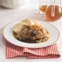 Masové hody s českou národní klasikou: vepřo knedlo zelo