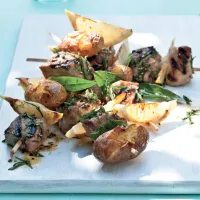 Vepřové špízy s bramborami