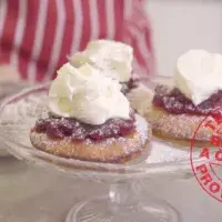 Piškotové lívanečky se šlehanou smetanou