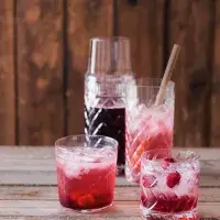 Višňový sirup s octem a rozmarýnem