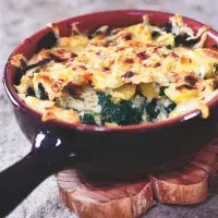 Zapečené brambory se špenátem a bešamelem