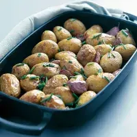 Zapečené česnekové brambory