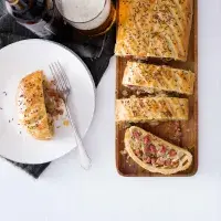 Zelný závin s uzeným masem