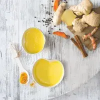 Zázvorovo-kurkumové latte Zázvorovo-kurkumové latte
