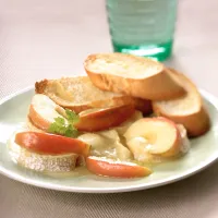 Zlatavý kozí sýr s jablíčky