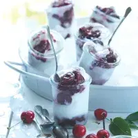 Zmrzlina z kokosového mléka a pečených třešní