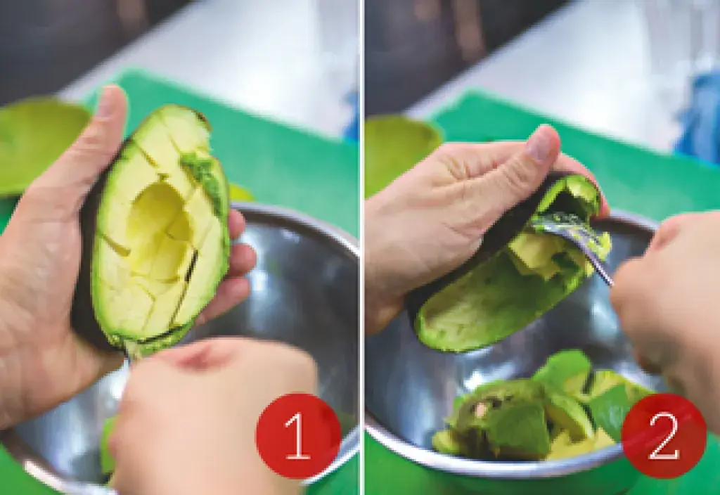 jak rozpůlit a vydlabat avokádo