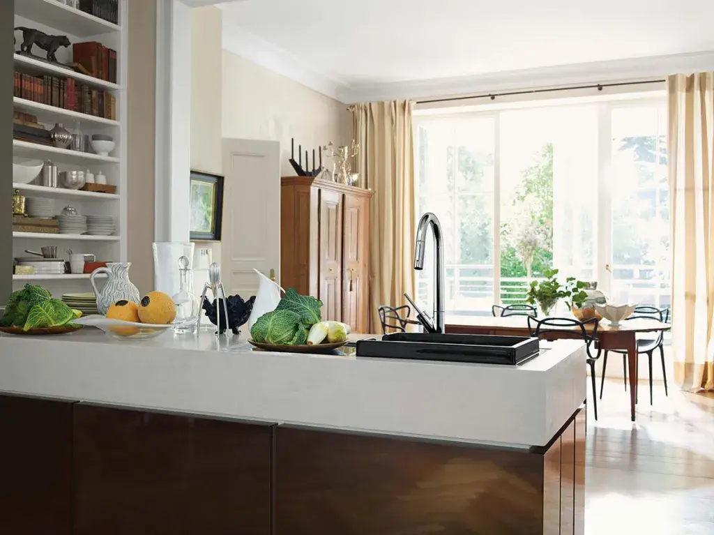 Design jako z umělecké galerie. Výrobky proslulého novátora Starcka už i v Česku