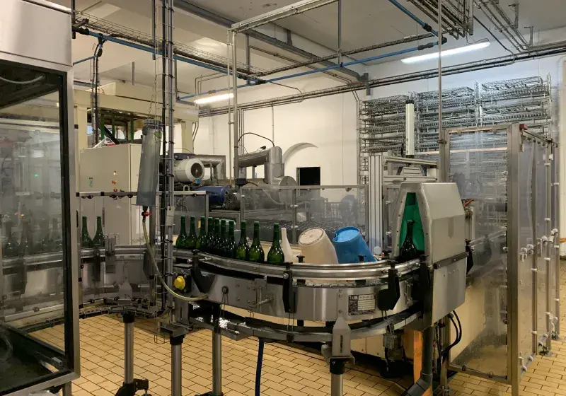 Stroj odstraní z vína nečistoty