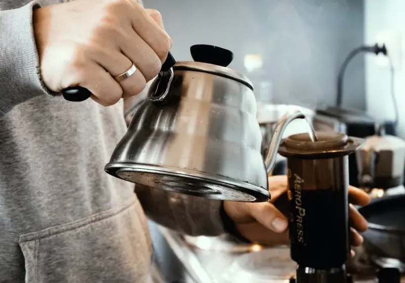 Příprava kávy v aeropressu